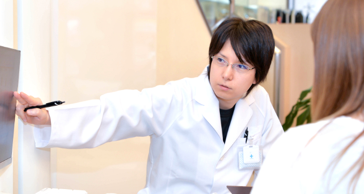 姿勢Drが姿勢学に基づきオーダーメイド枕を作製